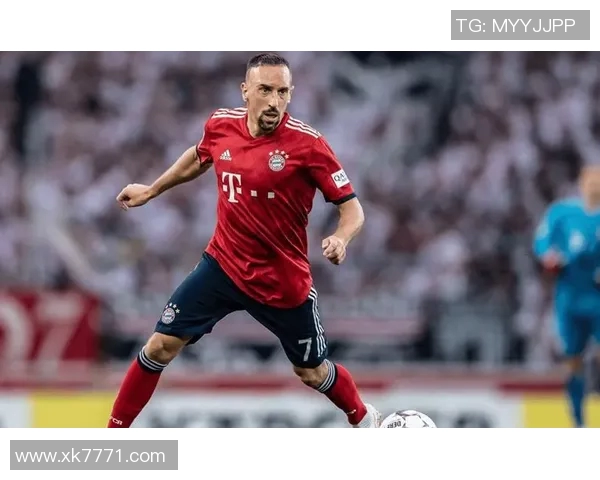 聚焦足球球星本子成长历程与辉煌赛场瞬间全景解读